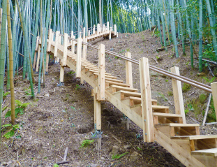 木製階段（ピンファンデーション工法）